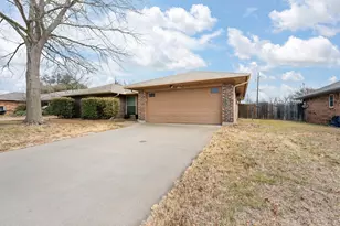 1102 Lena St, Cleburne, TX 76033 - Photo 2
