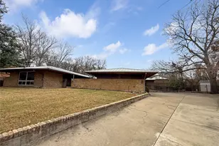 921 9th St, Grand Prairie, TX 75050 - Photo 36