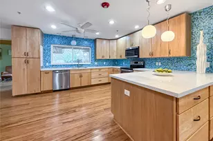 921 9th St, Grand Prairie, TX 75050 - Photo 10