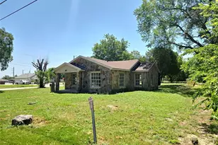 210 W Avenue A, Garland, TX 75040 - Photo 4