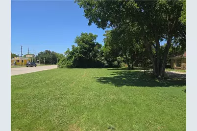 210 W Avenue A, Garland, TX 75040 - Photo 2