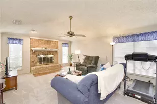 729 Maple Glen Dr, Garland, TX 75043 - Photo 4