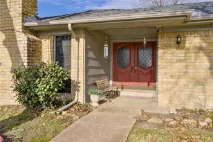 729 Maple Glen Dr, Garland, TX 75043 - Photo 2