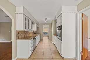 7258 Brentwood Stair Rd, Fort Worth, TX 76112 - Photo 6