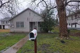 402 W 4th St, Kaufman, TX 75142 - Photo 2