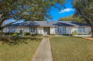 300 Red River Dr, Whitesboro, TX 76273 - Photo 2