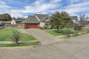 125 Camelot St, Glen Rose, TX 76043 - Photo 2