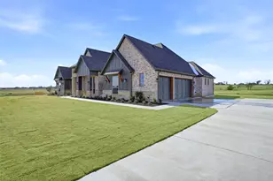 6921 Eagle Crk Dr, Godley, TX 76044 - Photo 2