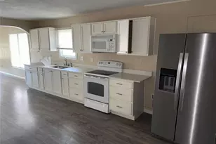 320 N 2nd St, Jacksboro, TX 76458 - Photo 2