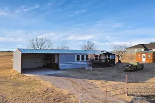 6104 Hawk Ct, Joshua, TX 76058 - Photo 4