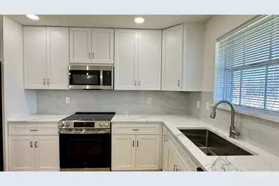 3915 Spring Hollow Drive, Carrollton, TX 75007 - Photo 10