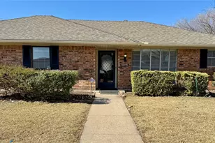 3915 Spring Hollow Dr, Carrollton, TX 75007 - Photo 2
