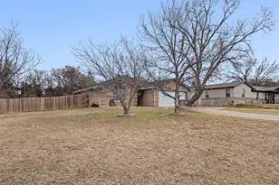 323 Sage Trail, Springtown, TX 76082 - Photo 2