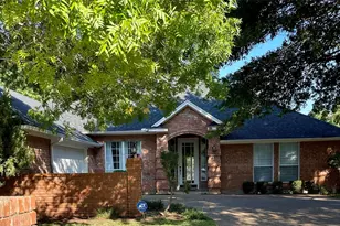 11832 Ferndale Ln, Fort Worth, TX 76008 - Photo 2