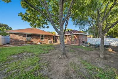 1129 W Hills Terrace, Saginaw, TX 76179 - Photo 32