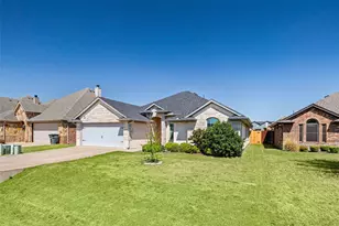 3115 Main St, Granbury, TX 76049 - Photo 2