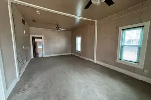 611 N Stratton St, Seymour, TX 76380 - Photo 4