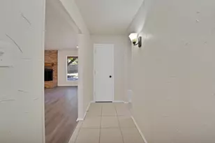 5300 Stagetrail Dr, Arlington, TX 76017 - Photo 4