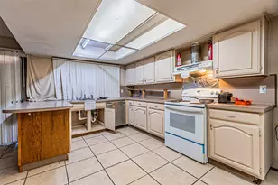 10315 Red Elm Rd, Dallas, TX 75243 - Photo 12