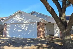 552 Greenway Dr, Saginaw, TX 76179 - Photo 1