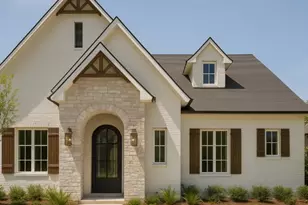 135 W Cupit Way, Gladewater, TX 75647 - Photo 1