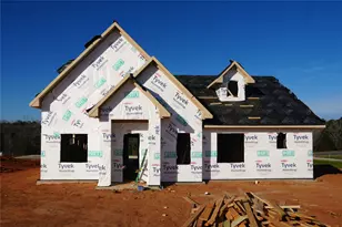 135 W Cupit Way, Gladewater, TX 75647 - Photo 2