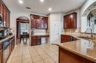 200 Bayonne Dr, Mansfield, TX 76063 - Photo 10