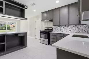 1304 Sherwood Dr, Arlington, TX 76013 - Photo 1