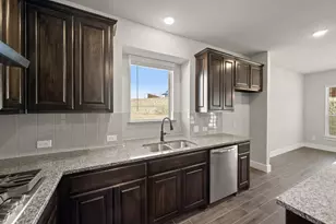 633 Ole Opry Dr, Burleson, TX 76028 - Photo 20