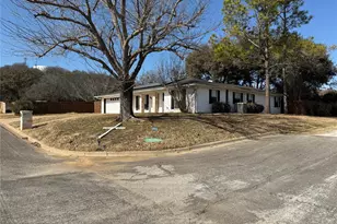 2817 11th St, Mineral Wells, TX 76067 - Photo 2