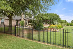 1204 E Scandinavian Ct, Granbury, TX 76048 - Photo 30