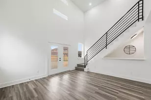 4448 Marcell Ave, Dallas, TX 75211 - Photo 10