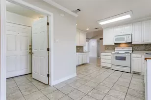 719 Koen Ln, Euless, TX 76040 - Photo 10