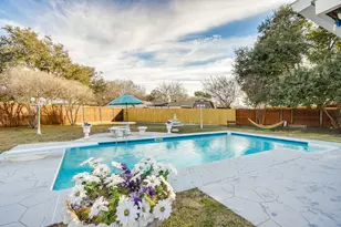 906 Cypress Ct, Arlington, TX 76014 - Photo 2