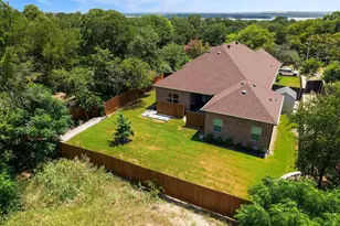 8912 Holt St, Lakeside, TX 76135 - Photo 2