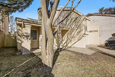 1606 Hawthorne Drive, Arlington, TX 76012 - Photo 2