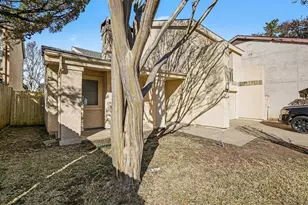 1606 Hawthorne Dr, Arlington, TX 76012 - Photo 2