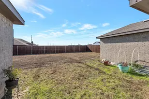 1333 Winding Hollow Dr, Grand Prairie, TX 75052 - Photo 18