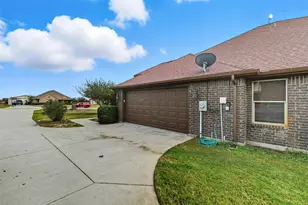 325 Montana Ct, Rhome, TX 76078 - Photo 36
