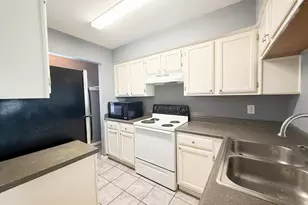 9510 Olde Towne Row, Dallas, TX 75227 - Photo 6