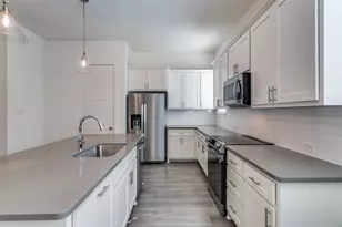 2812 Addison Park Ln, Fort Worth, TX 76110 - Photo 6