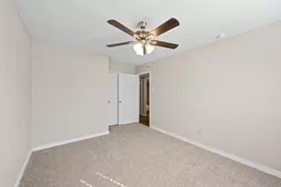 802 Las Palmas Dr, Grand Prairie, TX 75052 - Photo 20