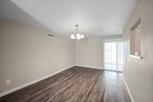 802 Las Palmas Dr, Grand Prairie, TX 75052 - Photo 8