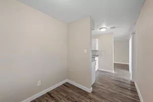 802 Las Palmas Dr, Grand Prairie, TX 75052 - Photo 14