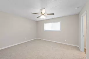 802 Las Palmas Dr, Grand Prairie, TX 75052 - Photo 22