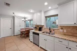 2107 Westwood Dr, Arlington, TX 76012 - Photo 18