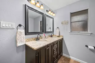 2107 Westwood Dr, Arlington, TX 76012 - Photo 26