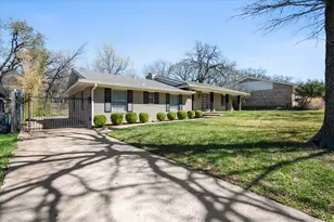 2107 Westwood Dr, Arlington, TX 76012 - Photo 4