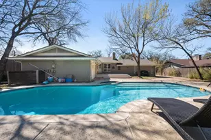 2107 Westwood Dr, Arlington, TX 76012 - Photo 1