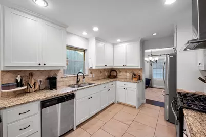 2107 Westwood Drive, Arlington, TX 76012 - Photo 16